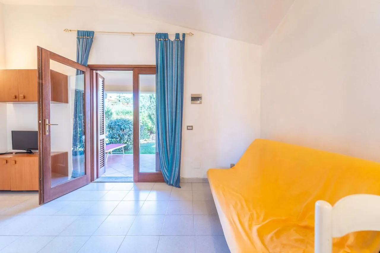 Apartman Iss Travel, Cottages Le Canne - Private Outdoor Area With Table And Chairs San Teodoro  Olaszország