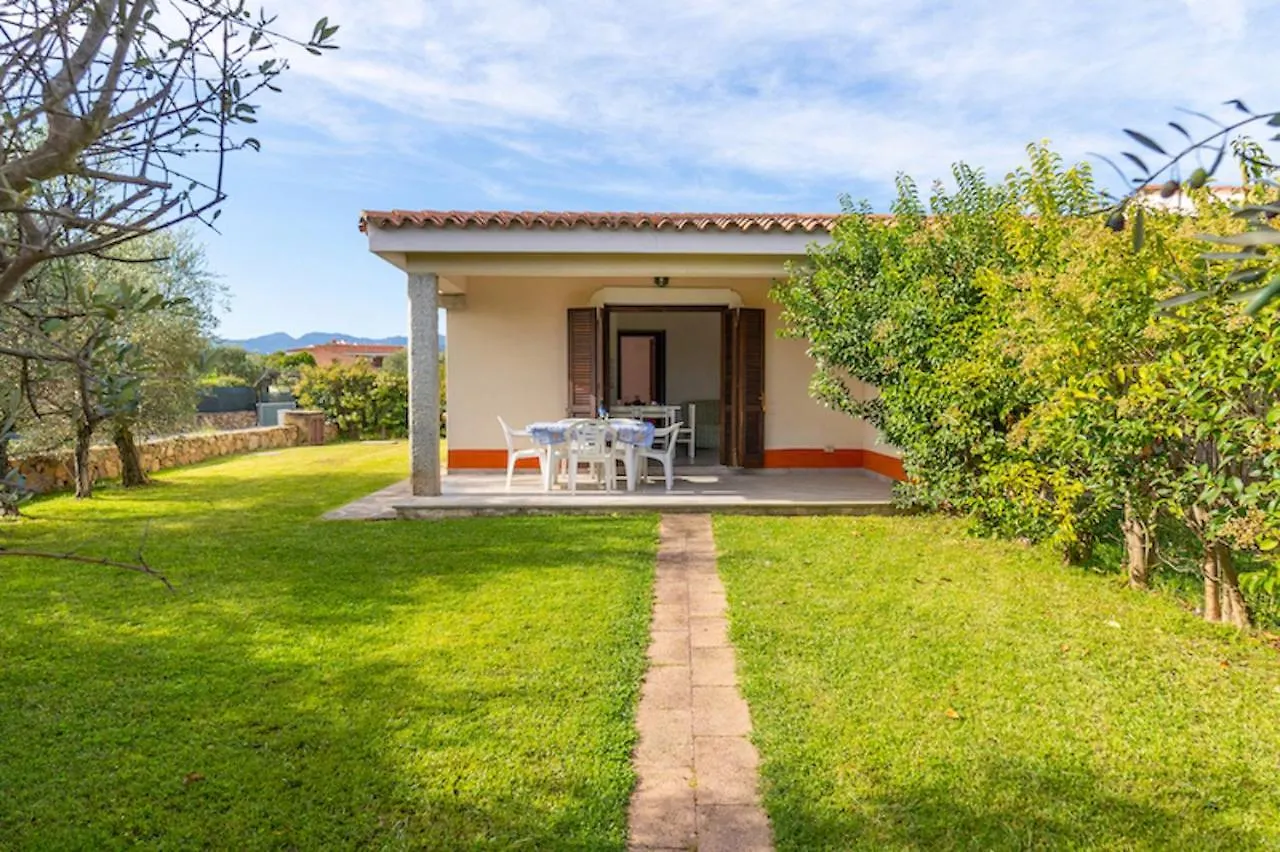 Apartman Iss Travel, Cottages Le Canne - Private Outdoor Area With Table And Chairs San Teodoro  Olaszország