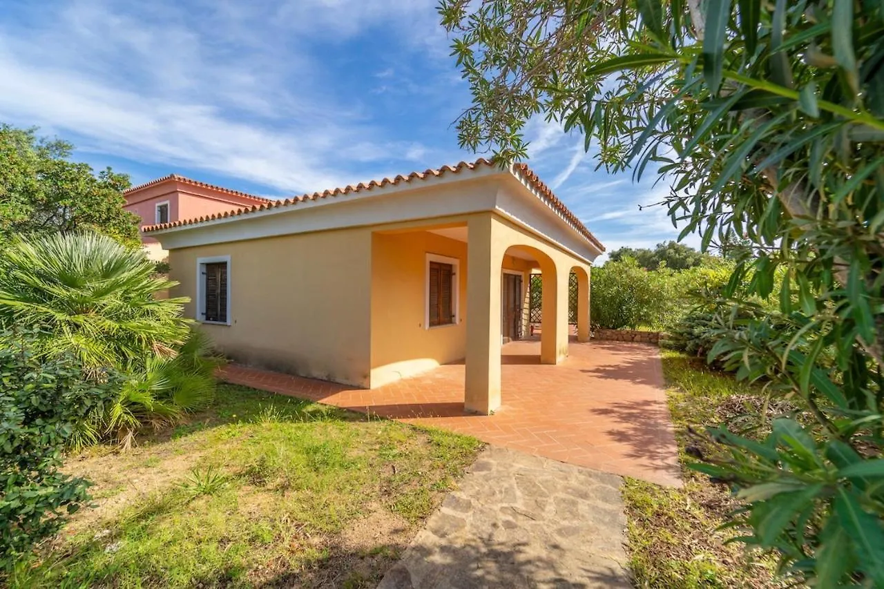 Apartman Iss Travel, Cottages Le Canne - Private Outdoor Area With Table And Chairs San Teodoro
