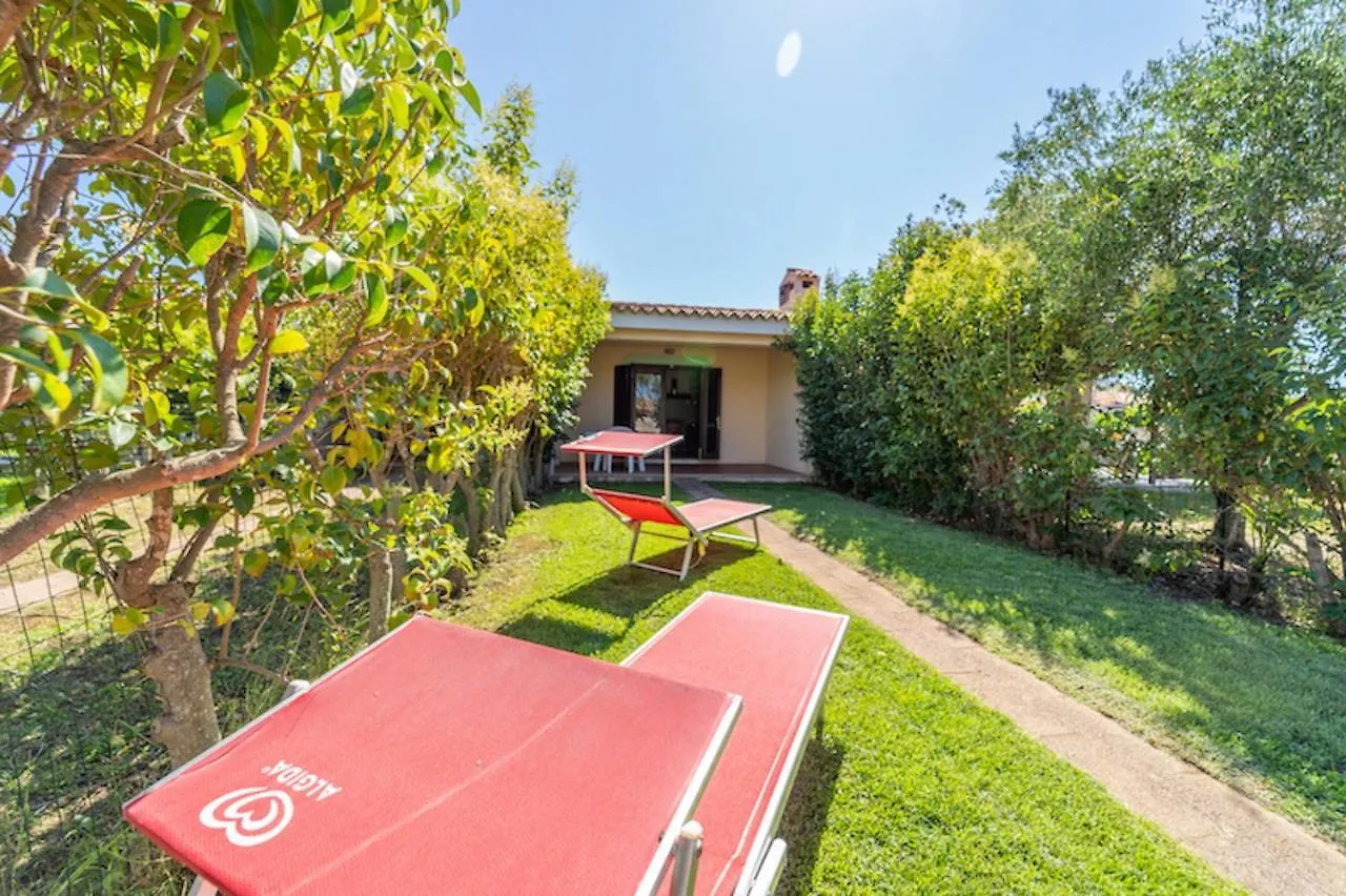 Iss Travel, Cottages Le Canne - Private Outdoor Area With Table And Chairs San Teodoro