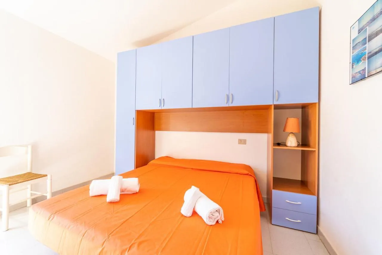 Iss Travel, Cottages Le Canne - Private Outdoor Area With Table And Chairs San Teodoro  0*,