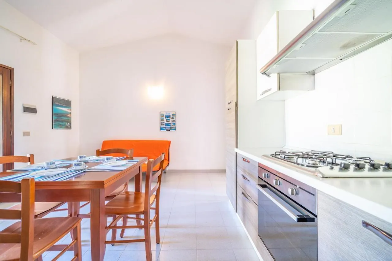 Iss Travel, Cottages Le Canne - Private Outdoor Area With Table And Chairs San Teodoro  0*, San Teodoro (Sardinia) Italië