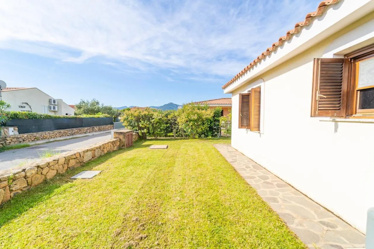Iss Travel, Cottages Le Canne - Private Outdoor Area With Table And Chairs San Teodoro  Apartman