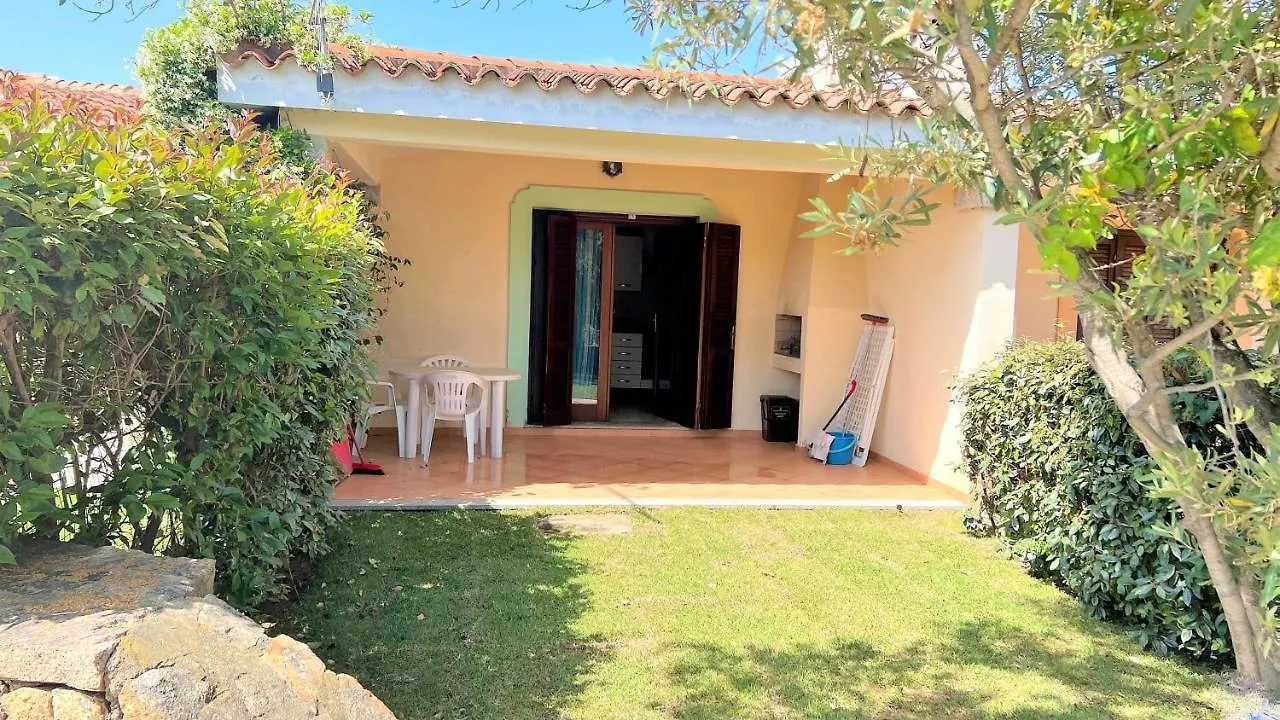 Iss Travel, Cottages Le Canne - Private Outdoor Area With Table And Chairs San Teodoro